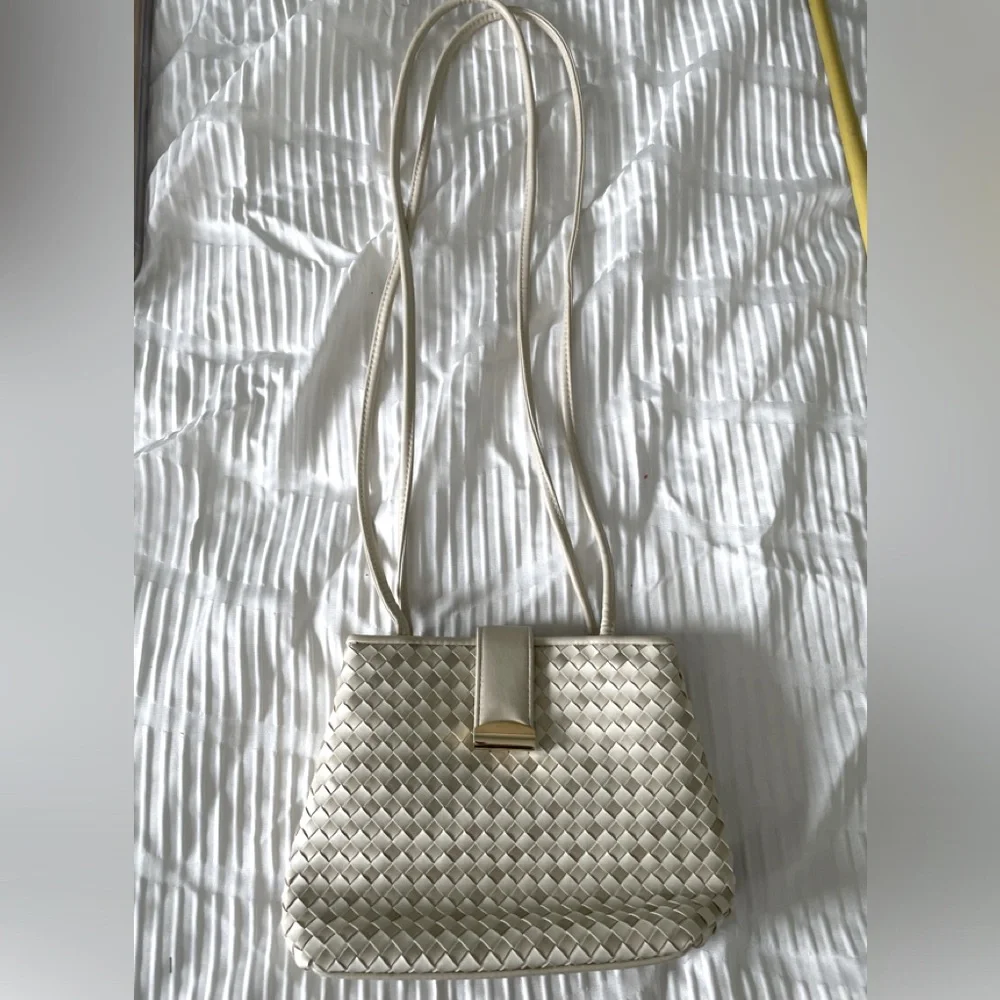 Elegant Cream Woven Shoulder Handbag - 2 Tone